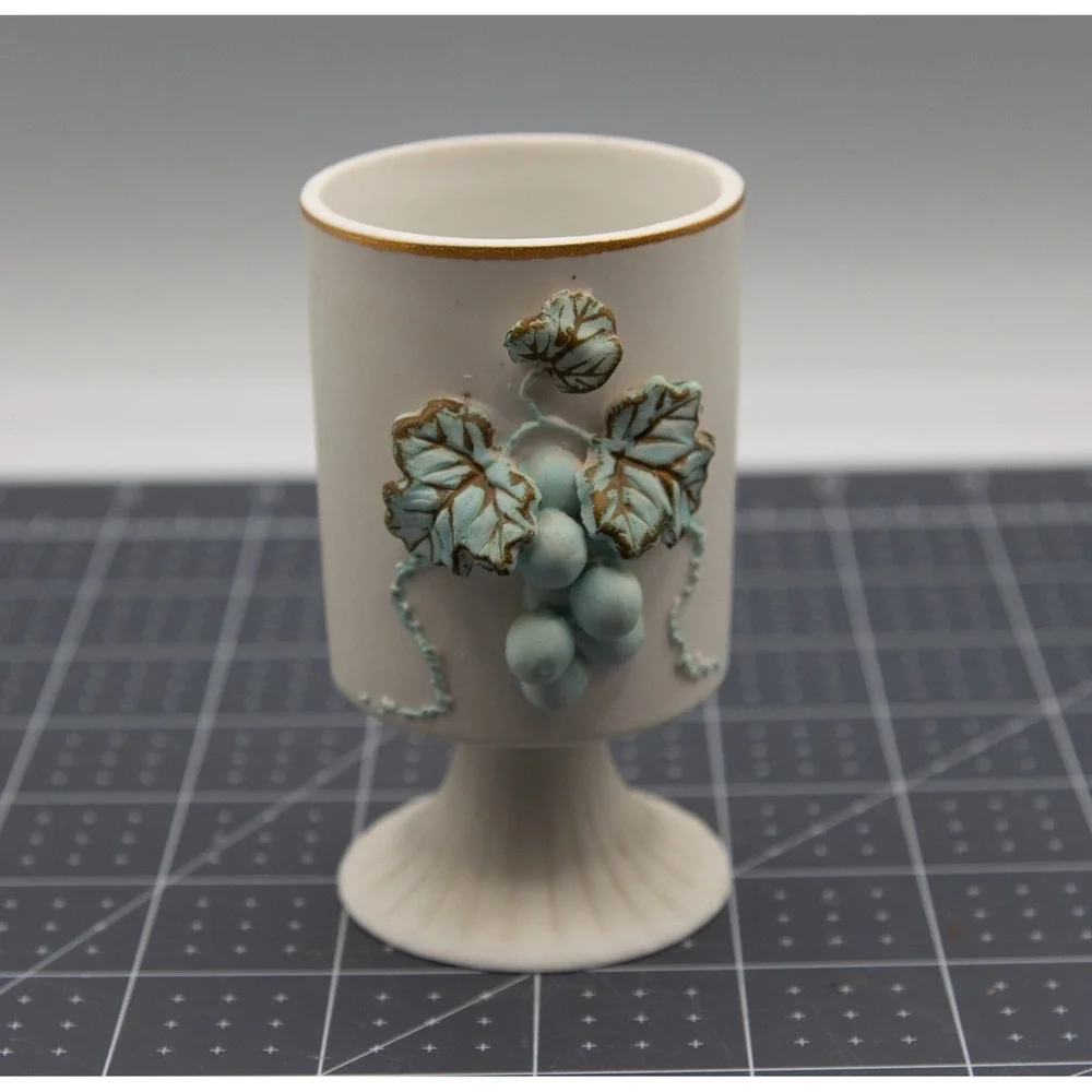 Vintage‎ Lefton China 2458 Blue Grape Footed Vase Matte White Gold Rim Japan